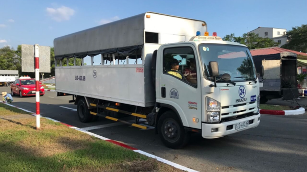 Bổ túc tay lái xe tải hạng C tại Quận 4