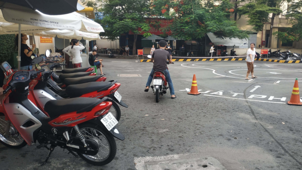 Học moto hạng a1 mất bao lâu?