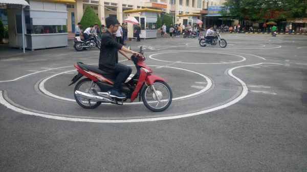 Chi phí thi bằng lái xe máy a1 là bao nhiêu?