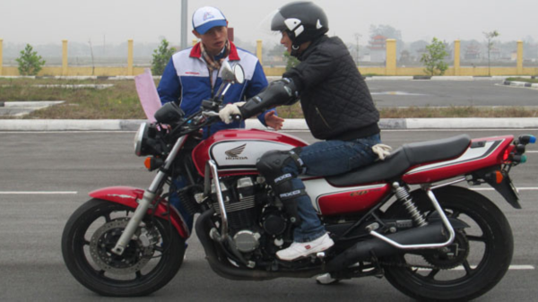 Học bằng lái moto hạng a2 tại Quận 1
