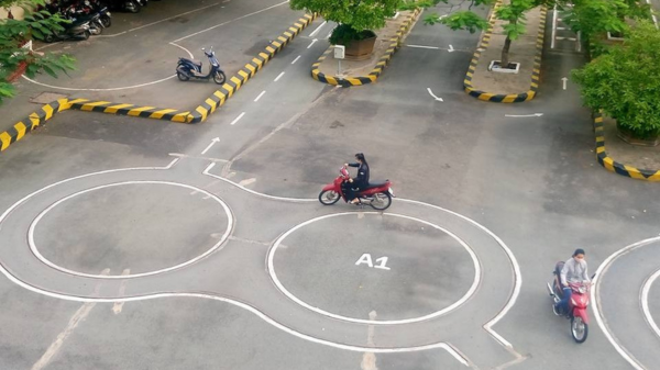 Học bằng lái moto hạng a2 bao nhiêu tiền?