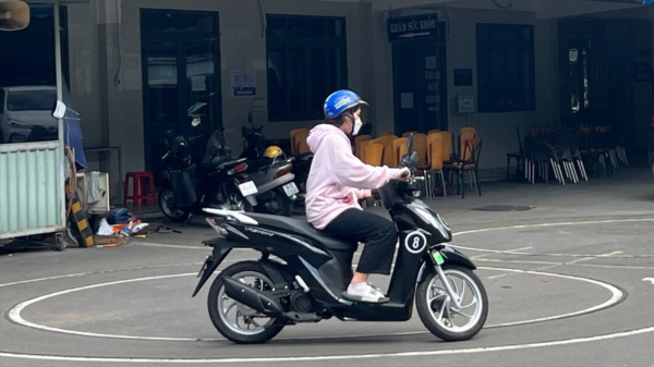 Học moto hạng a1 bao nhiêu tiền?